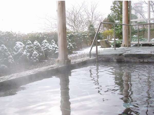 Open-air bath